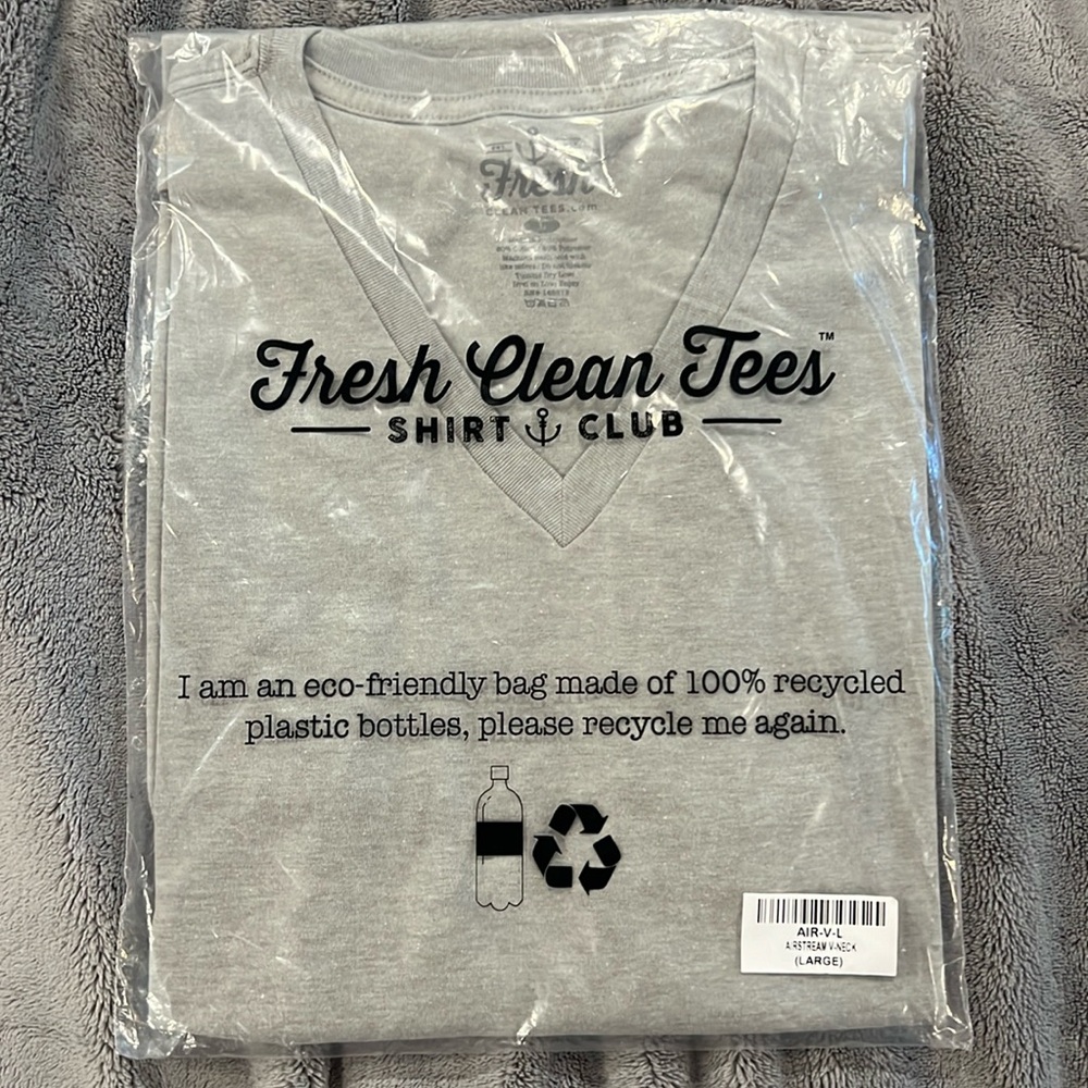 NWT Fresh Clean Tees men’s Large v-neck light gray t shirt
